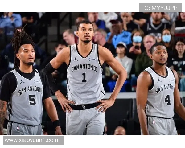 12月14日马刺与快船精彩对决回放分析及比赛亮点总结